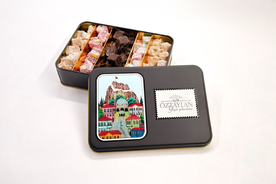 METAL KUTU PREMIUM ÇİFTE KAVRULMUŞ KARIŞIK LOKUM (650GR) 1 Adet